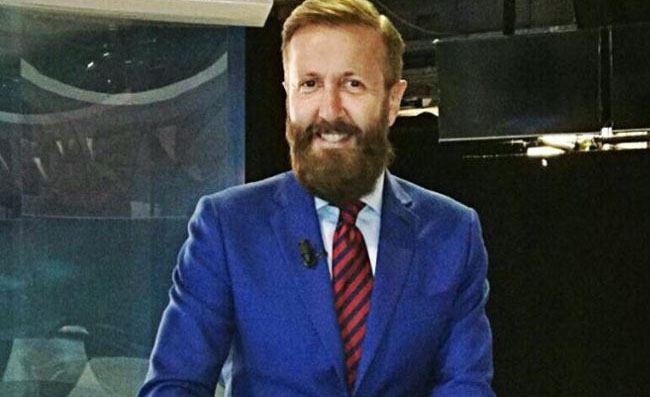 Bargiggia attacca: “Cari napoletani imbizzarriti: leggete questo libro e capirete tutto!”
