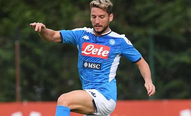 FOTO – Mertens e Zielinski in viaggio verso Napoli: “Finalmente è finito pure questo ritiro”