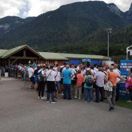 FOTO TN – Code lunghissime all’esterno del campo di Carciato: Napoli-Feralpisalò sarà sold out