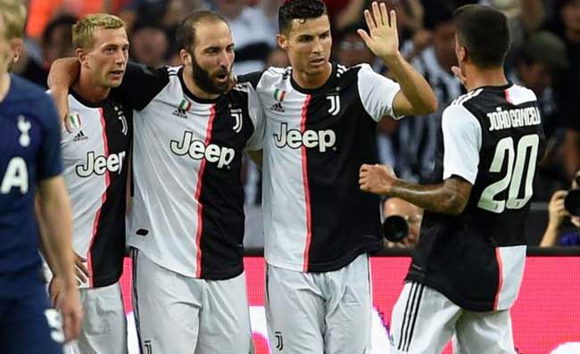Higuain ha comunicato la sua decisione a Sarri. La Roma valuta tre nomi, idea clamorosa per l’attacco