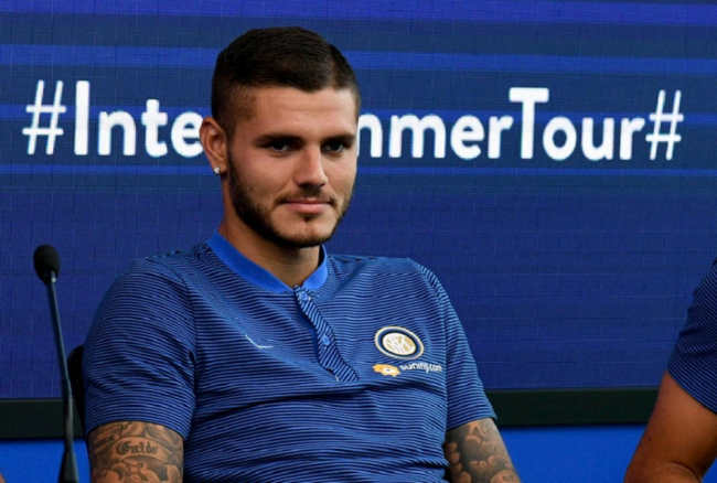 Corriere. Il Napoli vuole Icardi con Lozano. Trattativa in evoluzione. Rilancio di De Laurentiis. Ecco le cifre