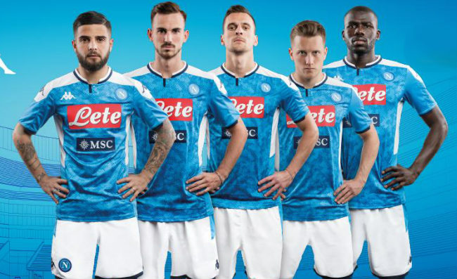 FOTO – Il Napoli corregge la prima maglia per esigenze televisive, ecco il numero bianco
