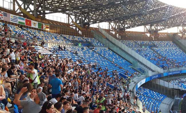 FOTO – Napoli, ottima notizia per i tifosi. Abbonamenti acquistabili da Euronics e pagabili in 10 mesi!