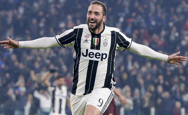 Juventus-Napoli, segna Higuain. Il Pipita umilia Koulibaly e festeggia con i tifosi bianconeri