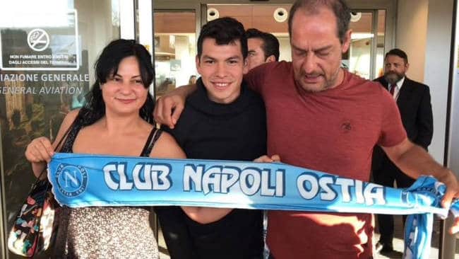 Video. LOZANO, è sbarcato in Italia. Selfie e foto con i tifosi del Napoli