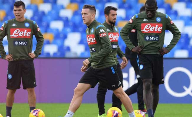 Napoli, i calciatori vogliono parlare per ricucire lo strappo con città e club: permesso negato