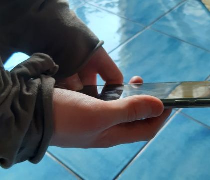 Telefonini e pc peggiorano i rapporti tra genitori e figli. A dirlo sono proprio i ragazzi