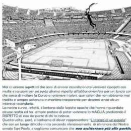 FOTO – Clamorosa protesta Curva A: “Ci vogliono clienti a teatro, diserteremo tutte le gare al San Paolo!”