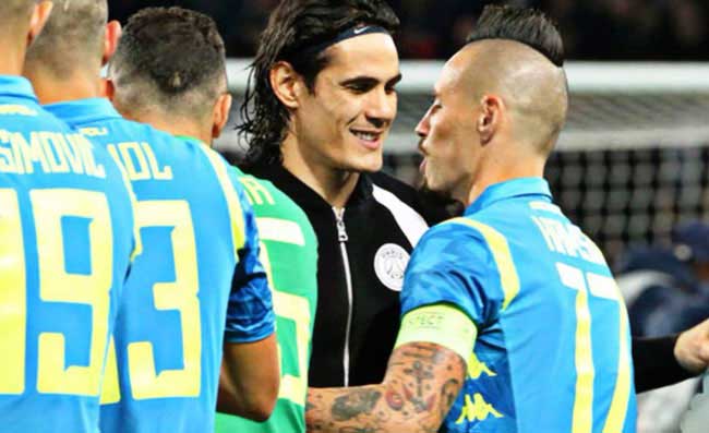 Cavani, colpo di scena: a breve può cambiare maglia e dire addio al PSG! Indizio molto chiaro
