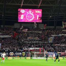 FOTO – Lipsia, al 31′ tutti in piedi per Demme: striscioni e cori per l’ex capitano