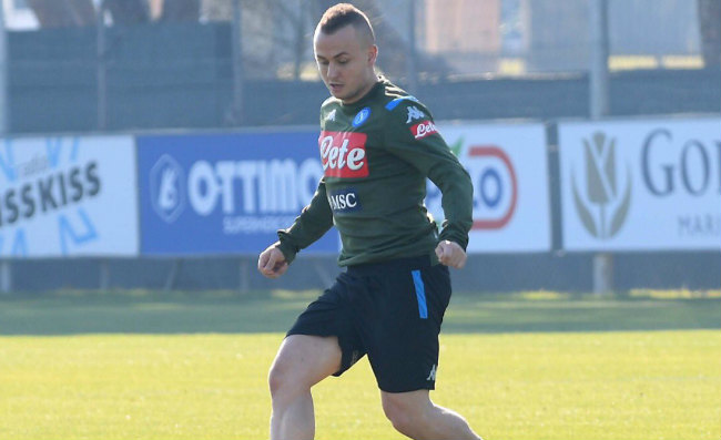FOTO – Lobotka ha scelto il suo numero di maglia, c’è un motivo: è “colpa” di Mertens!