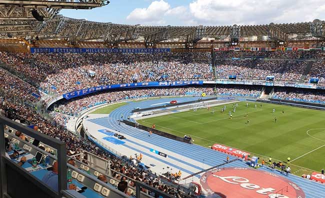 Insigne realizza il secondo rigore, poi “chiama” il pubblico: bella risposta del San Paolo!