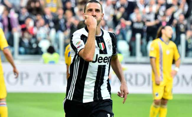 Juventus, Bonucci chiamò i capi ultrà per evitare contestazioni: “Quando torno dall’America…”