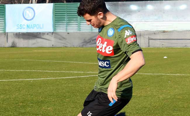 Castel Volturno, seduta mattutina: problema al ginocchio per Demme. Si ferma anche Insigne