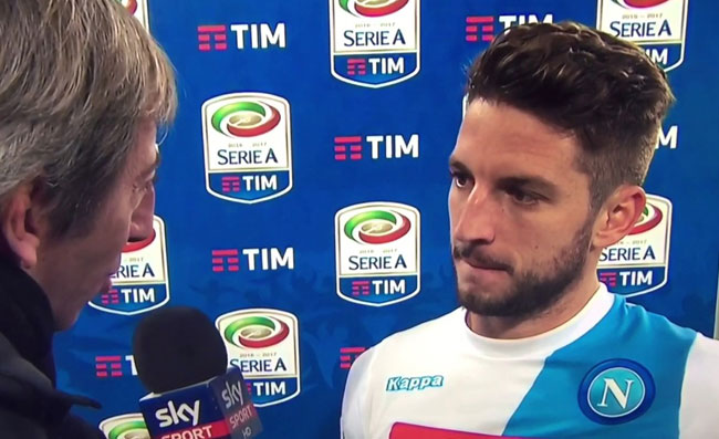 Coronavirus, il calcio cambia. Niente selfie, autografi e interviste! Vietate strette di mano tra giocatori