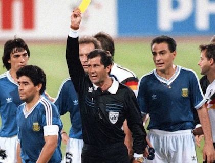 Codesal l’arbitro di Italia 90: «Maradona mi disse che ero stato mandato dalla Fifa per derubarlo»