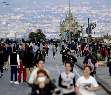 Come non detto, De Luca vieta di nuovo il running