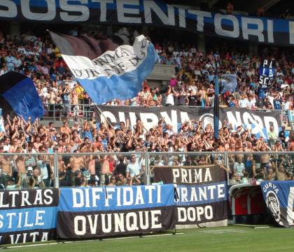 Gli ultras: “Rivedere la nostra maglia in campo è una vergogna di cui non vogliamo essere complici”