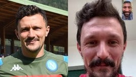 Napoli, Mario Rui mostra il nuovo look e Tonelli lo prende in giro