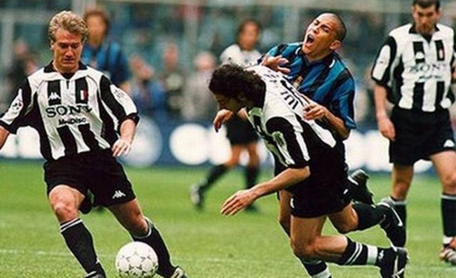 Iuliano e lo scontro con Ronaldo: “Incredibile. Non passa un giorno che non me ne parlino”