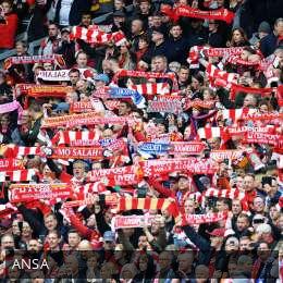 Liverpool, il sindaco teme assembramenti fuori da Anfield: “Fermate la stagione”