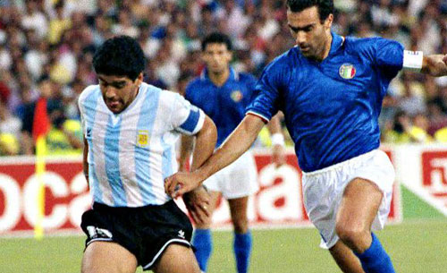 Maradona: “All’esordio con l’Argentinos avevo solo un paio pantaloni. La mano de Dios…”