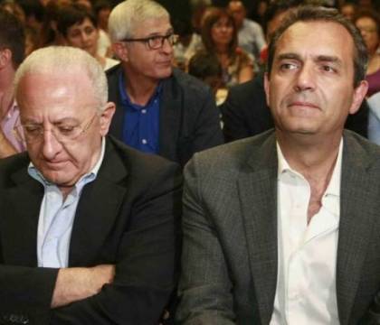 A Napoli la guerra delle ordinanze per la movida: De Luca chiude, de Magistris apre fino alle tre di notte