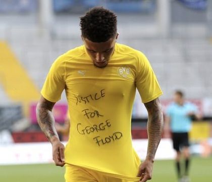 Anche Sancho del Borussia chiede giustizia per George Floyd