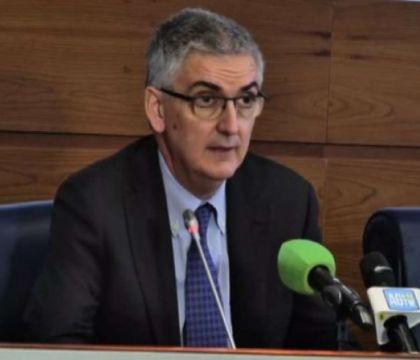 Brusaferro: “Casi in decremento, ma il virus circola ancora”