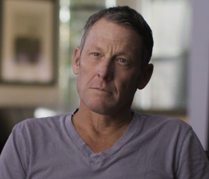 Da Jordan ad Armstrong: a quanti patti deve scendere il regista pur di raccontare gli eroi?