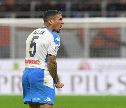 Il Napoli vuole 70 milioni per Allan (tipo paltò di Napoleone)