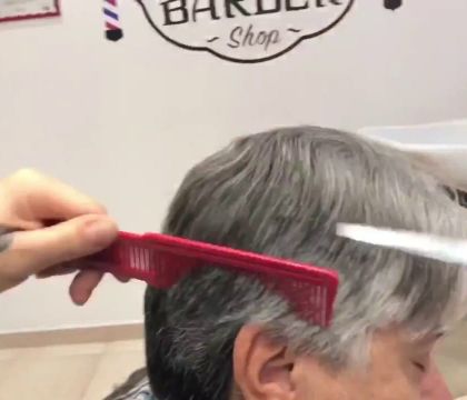 Napoli, boom di prenotazioni per barbieri e parrucchieri. Tutto esaurito per 15 giorni