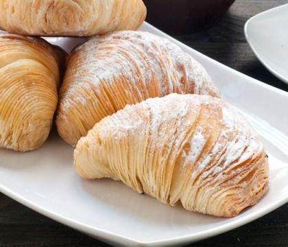 Napoli, incassi ridotti del 70% per bar e pizzerie. «Ma è tornata la vita»