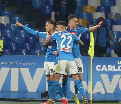 Serie A, turni infrasettimanali alle 19.30 e 21.45, nel weekend si gioca anche alle 17.15