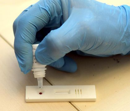 Svolta storica nei dati: sotto i cento morti in Italia (99) per coronavirus