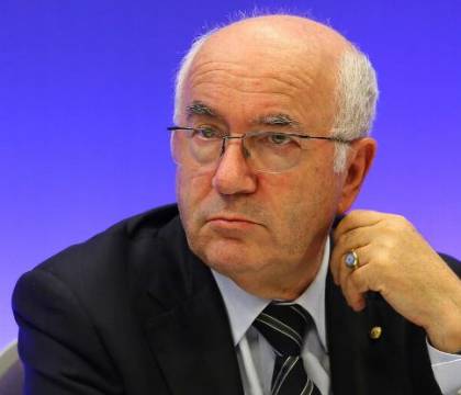 Tavecchio: “Bisogna dire che il campionato o si ferma o parte, inutile stare a cincischiare”