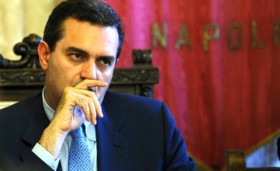 De Magistris contro De Luca, firmata nuova ordinanza: “Movida libera! Locali aperti fino alle 3,30”