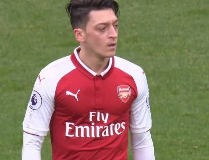 Adidas molla Ozil: dubbia immagine pubblica e scarso appeal internazionale