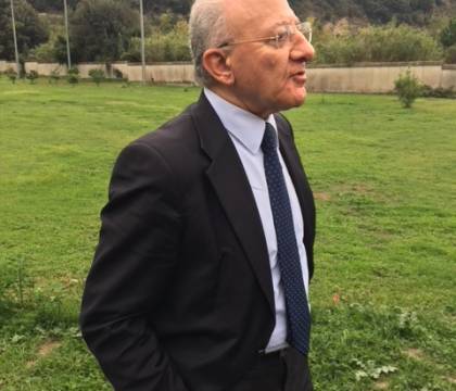 De Luca su Salvini: “Domani risponderemo al somaro geneticamente puro. Intanto onore a Gattuso”