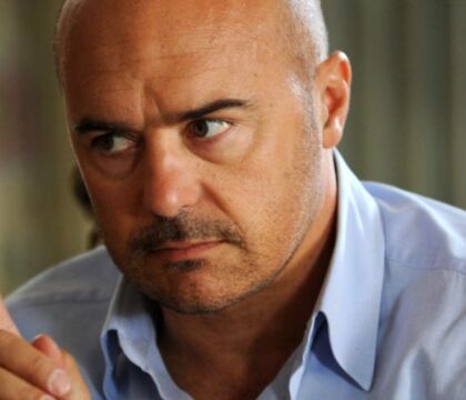 Dialogo tra Montalbano e Feltri sulle sue dimissioni