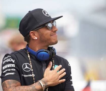 Hamilton a Ecclestone: “i suoi commenti sul razzismo sono da ignorante”