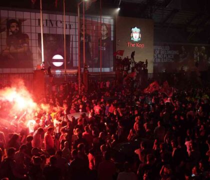 Il Liverpool condanna la festa in strada: “Comportamento inaccettabile”