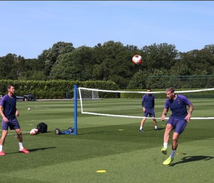 Il Tottenham annuncia la presenza in squadra di un positivo