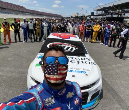 Il cappio razzista nel box del pilota nero della Nascar non era razzista, e non era un cappio