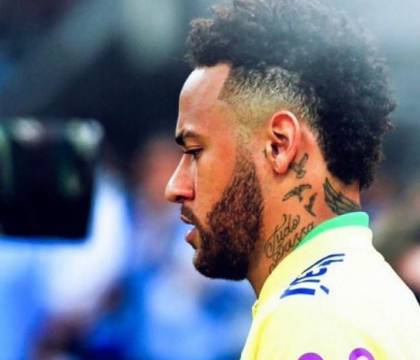 Il fidanzato della mamma ha 22 anni ed è bisessuale. Neymar lo chiama “piccolo gay”: denunciato per omofobia