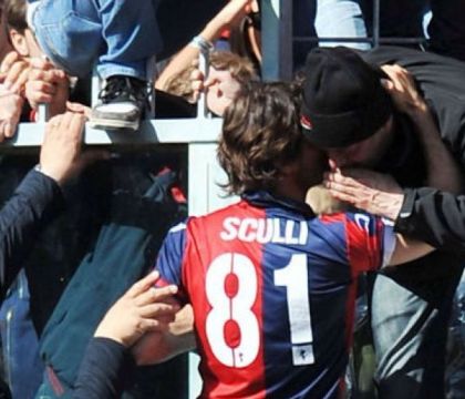 Indagati ultras del Genoa: estorsione e violenza a Preziosi e ai calciatori in cambio della pace