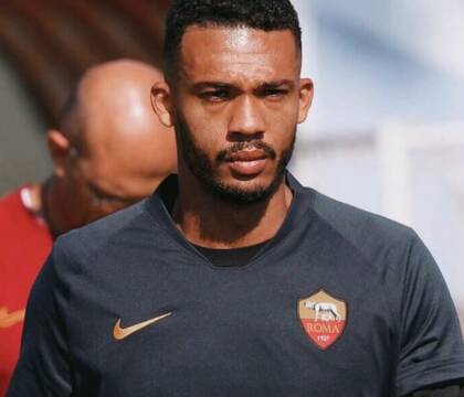Juan Jesus si lamenta con un tifoso: “guadagno quattro soldi”. La Roma lo multa