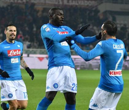 Koulibaly e Callejon sono in partenza, i calciatori del Napoli intonano cori per salutarli