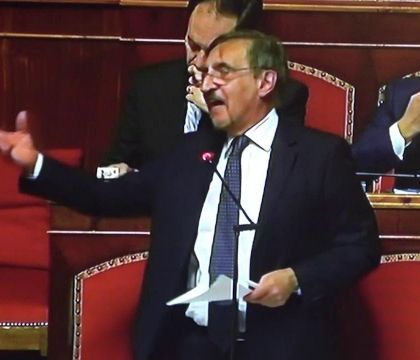 La Russa: “Farò un’interrogazione parlamentare per aprire gli stadi”