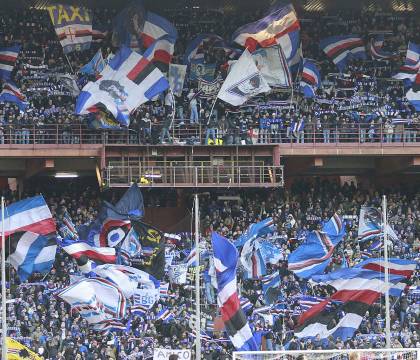 La protesta degli ultras della Samp: «Per noi la stagione è finita. Non abbracciamo questo teatrino»